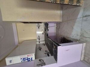 Master Bedroom in 2.5 BHK Builder Floor at Mayur Vihar – for Rent