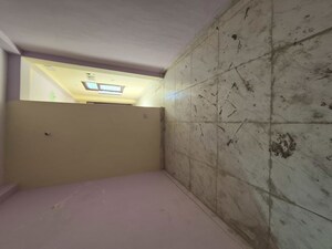 Room in 2.5 BHK Builder Floor at Mayur Vihar – for Rent