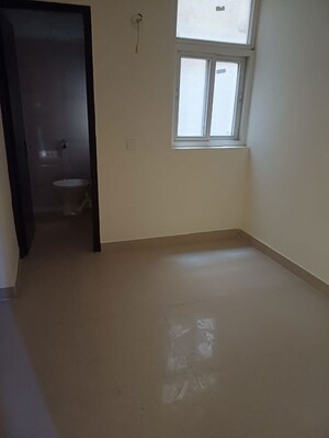 Room in 3 BHK Apartment at Supertech Cape Town, Sector 74 – for Rent