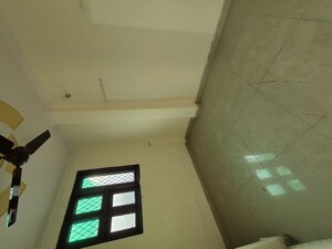 Furnished Amenities in 2.5 BHK Builder Floor at Mayur Vihar – for Rent