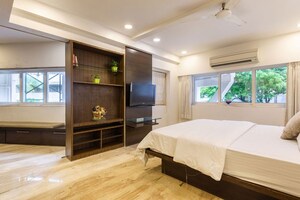 Bedroom in 4 BHK Villa at Juhu – for Sale