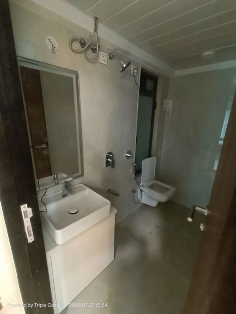 Bathroom, manishdeep-chs 2.5 Bedroom 1050 Sq.Ft. Apartment In Andheri West Mumbai 10212770