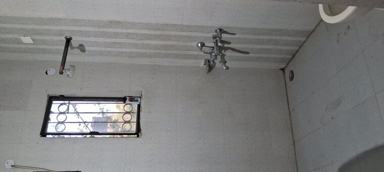 Attached Bathroom, sarita vihar 2 Bedroom 800 Sq.Ft. Apartment In Sarita Vihar Delhi 10212774
