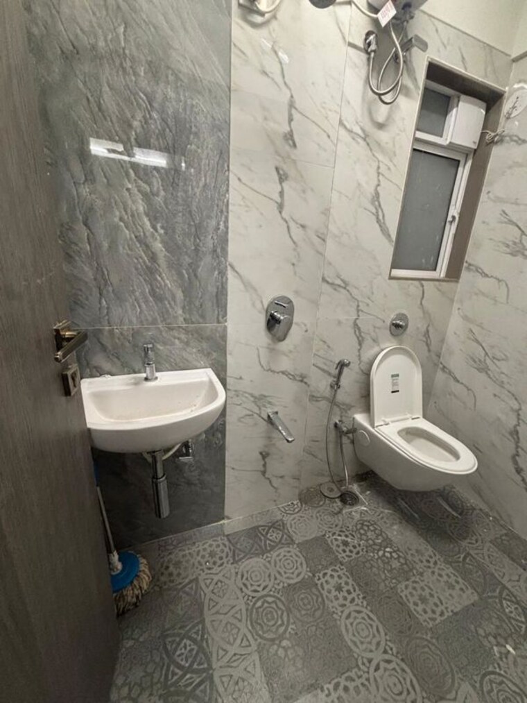 Bathroom, alag-artis 2 Bedroom 610 Sq.Ft. Apartment In Pant Nagar Mumbai 10212777