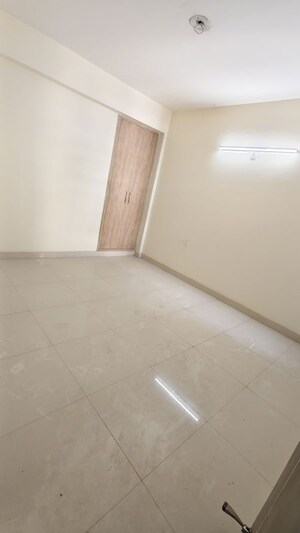 Room in 2 BHK Apartment at Nirala Greenshire Phase I, Patwari – for Rent