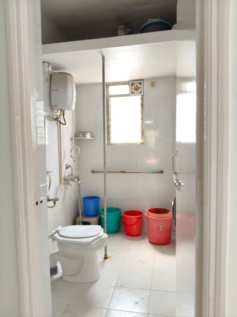 Bathroom, mathwad-prangan 3 Bedroom 1250 Sq.Ft. Apartment In Kothrud Pune 10212785