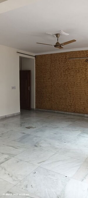 Room in 3 BHK Apartment at Sector 20 – for Rent