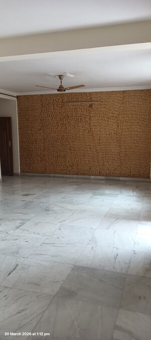 Room in 3 BHK Apartment at Sector 20 – for Rent