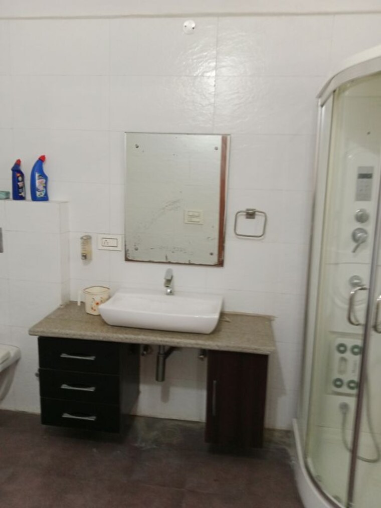 Attached Bathroom, sector 6 6 Bedroom 5682 Sq.Ft. Independent House In Sector 6 Panipat 10212867