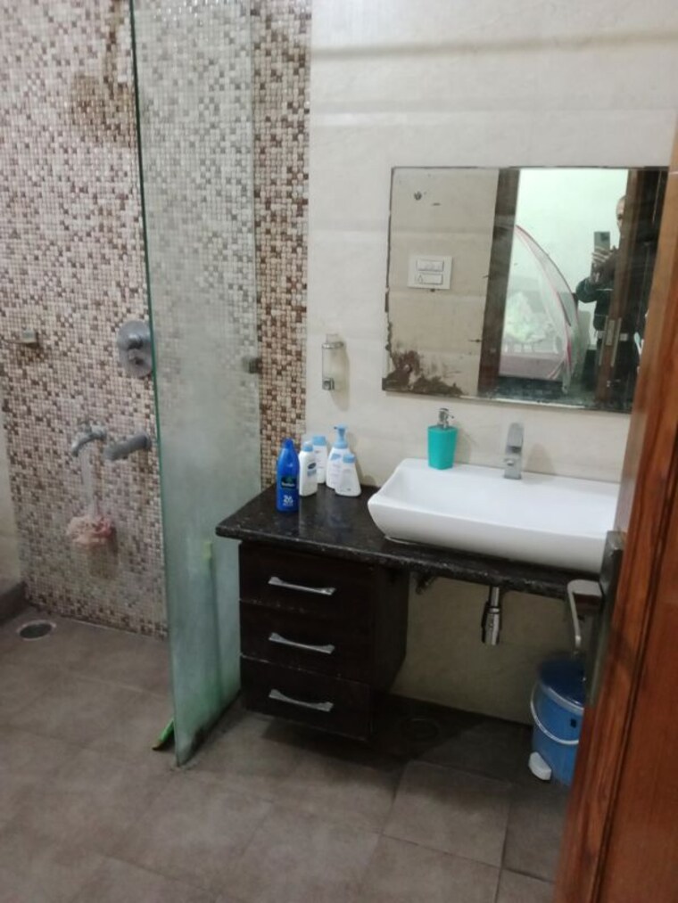 Attached Bathroom, sector 6 6 Bedroom 5682 Sq.Ft. Independent House In Sector 6 Panipat 10212867