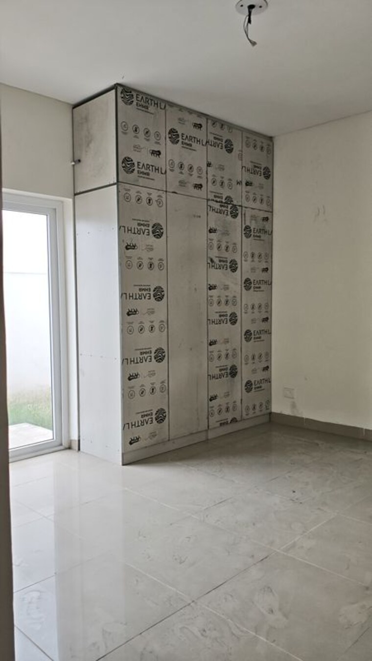 Room, bptp-parkland 6+ Bedroom 300 Sq.Yd. Independent House In Sector 75 Faridabad 10212871