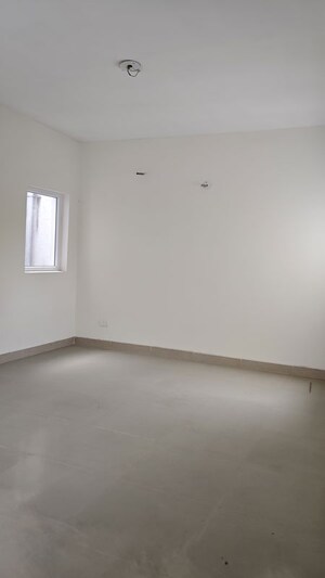 Room in 6+ BHK Independent House at BPTP Parkland, Sector 75 – for Rent