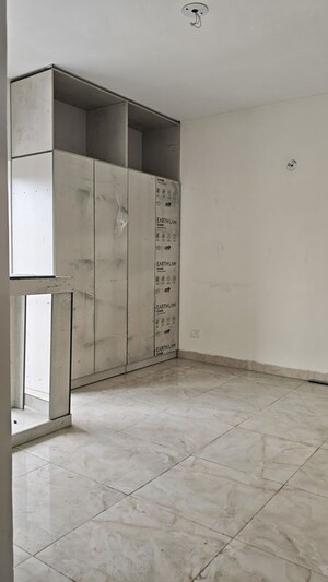 Room in 6+ BHK Independent House at BPTP Parkland, Sector 75 – for Rent