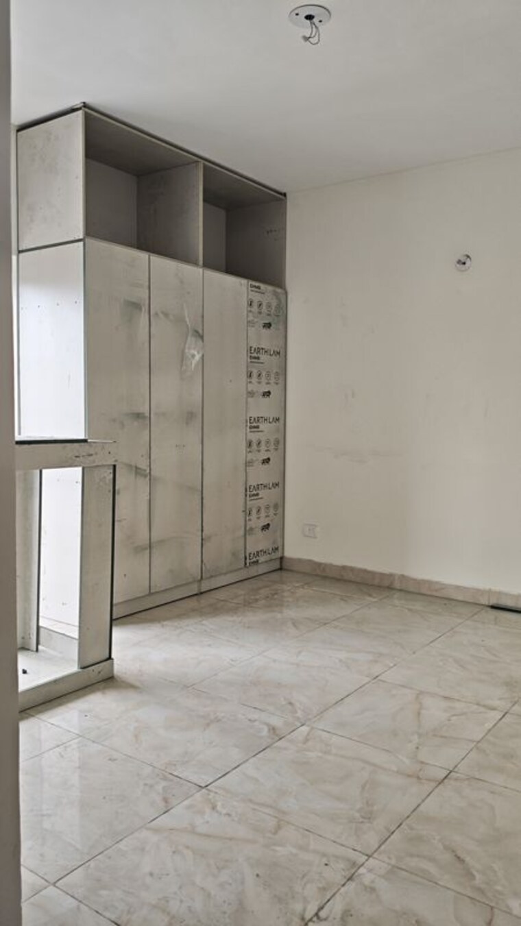 Room, bptp-parkland 6+ Bedroom 300 Sq.Yd. Independent House In Sector 75 Faridabad 10212871