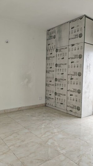 Room in 6+ BHK Independent House at BPTP Parkland, Sector 75 – for Rent