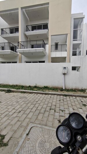 6+ BHK Independent House For Rent in BPTP Parkland, Sector 75