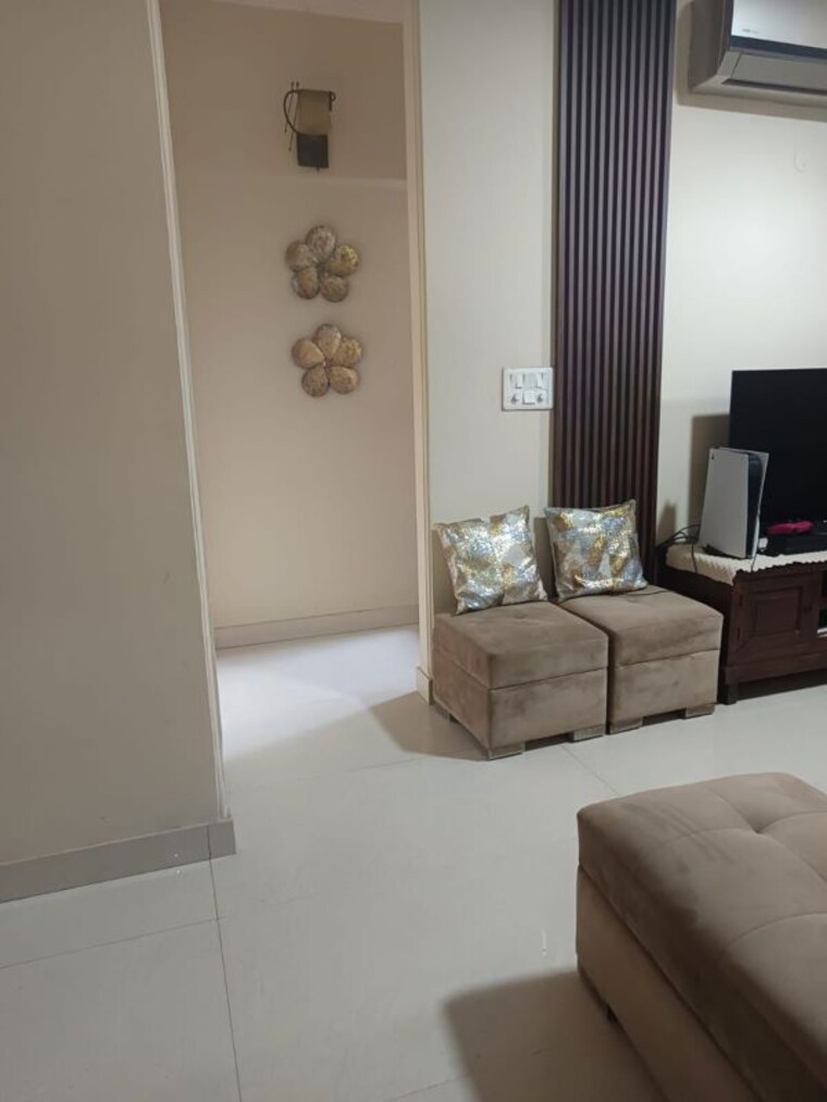 Living Room, chittaranjan park 3 Bedroom 160 Sq.Yd. Builder Floor In Chittaranjan Park Delhi 10212892
