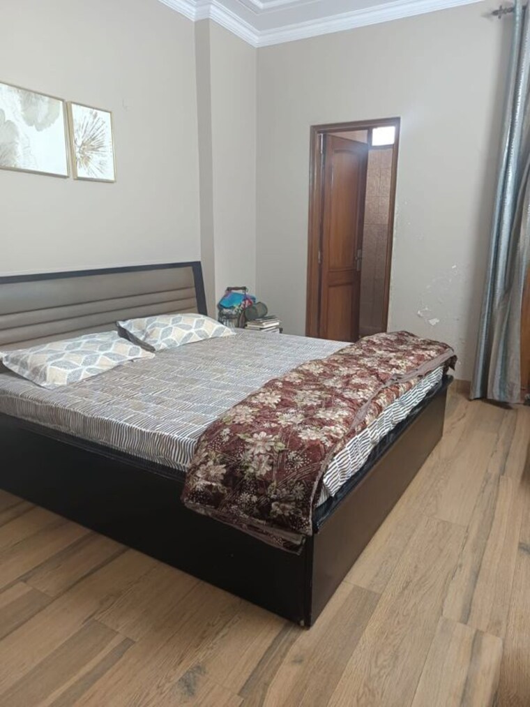 Bedroom, chittaranjan park 3 Bedroom 160 Sq.Yd. Builder Floor In Chittaranjan Park Delhi 10212892