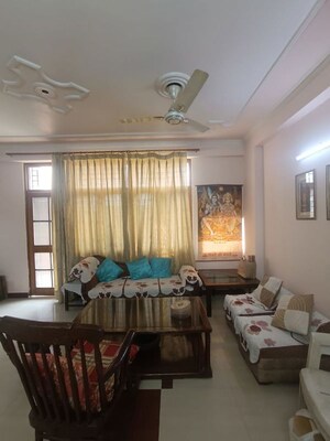 Living Room in 2.5 BHK Independent House at Sector 62 – for Rent