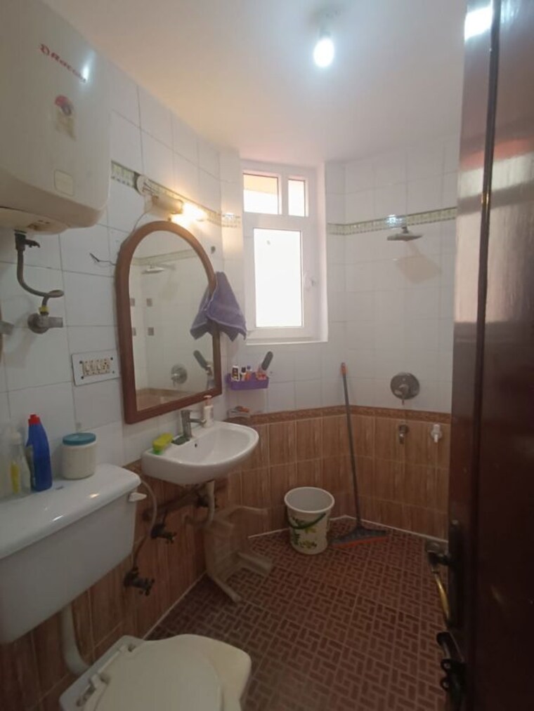 Bathroom, sector 62 2.5 Bedroom 1375 Sq.Ft. Independent House In Sector 62 Noida 10212976