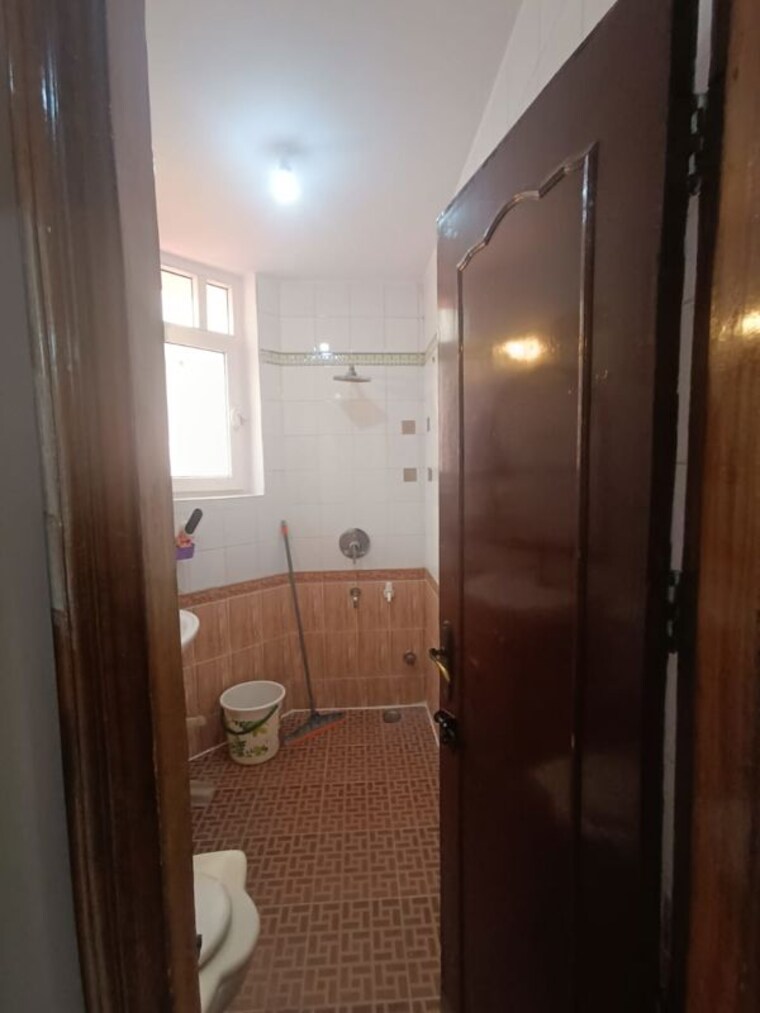 Bathroom, sector 62 2.5 Bedroom 1375 Sq.Ft. Independent House In Sector 62 Noida 10212976