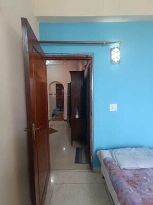 Furnished Amenities in 2.5 BHK Independent House at Sector 62 – for Rent