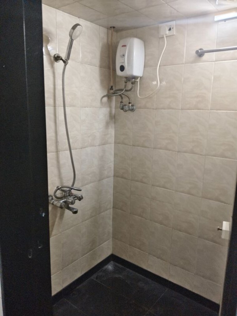 Bathroom, vile parle west 1 Bedroom 400 Sq.Ft. Apartment In Vile Parle West Mumbai 10205335