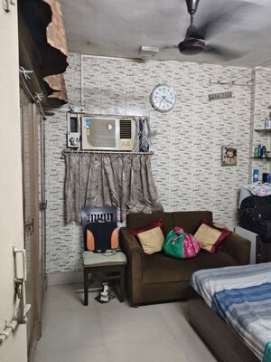 Master Bedroom in 1 BHK Apartment at Vile Parle West – for Rent