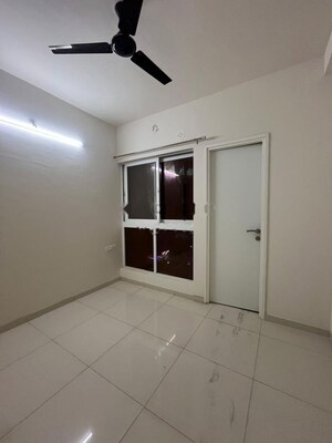 Room in 3 BHK Apartment at Godrej Green Vistas, Mahalunge – for Rent