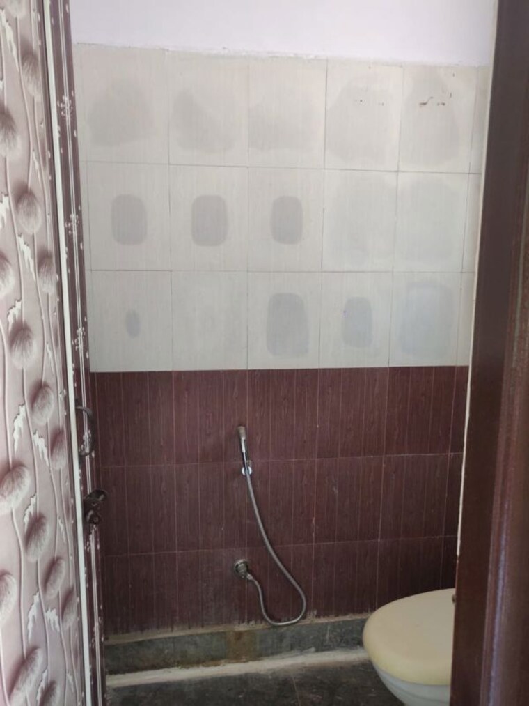 Bathroom, ansal-palam-triangle 2 Bedroom 750 Sq.Ft. Builder Floor In Palam Vihar Extension Gurgaon 10213013