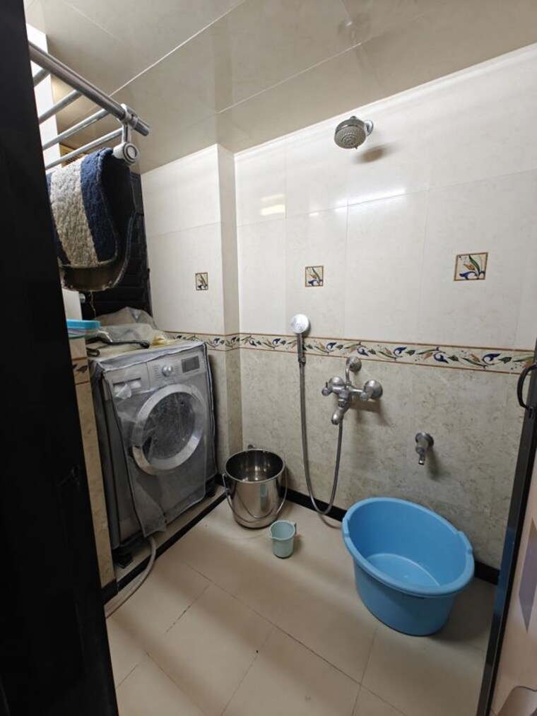 Bathroom, ambedkar-nagar-chs 2 Bedroom 550 Sq.Ft. Apartment In Worli Mumbai 10213023
