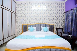 Bedroom in 5 BHK Villa at Gomti Nagar – for Rent