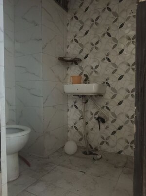 Bathroom in 3 BHK Apartment at Karolan Ka Barh – for Rent
