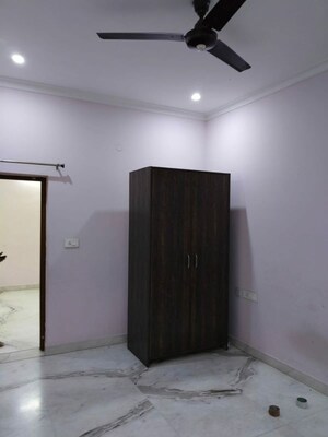 Room in 3.5 BHK Builder Floor at Sector 29 – for Rent