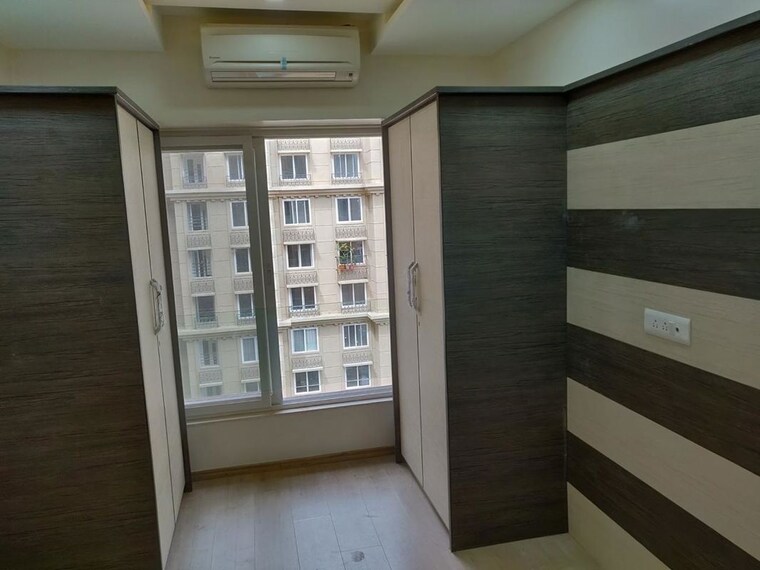  Parking, kanakia-paris 2 Bedroom 860 Sq.Ft. Apartment In Bandra East Mumbai 10213093