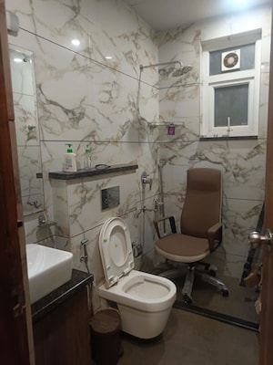 Bathroom in 4 BHK Apartment at DLF The Summit, Dlf Phase V – for Sale