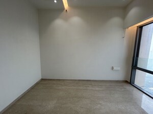 Room in 3 BHK Apartment at Piramal Aranya, Byculla – for Rent