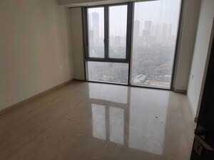 Room in 4 BHK Apartment at Piramal Aranya, Byculla – for Rent