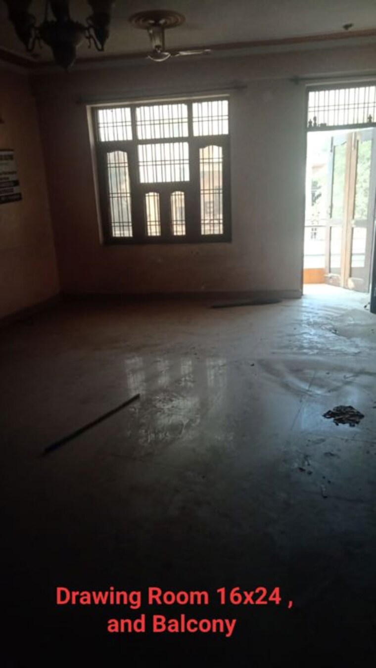 Room, sector 18 5 Bedroom 100 Sq.Yd. Independent House In Sector 18 Faridabad 10213191