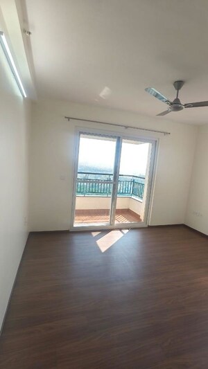 Room in 3 BHK Apartment at Pashmina Waterfront, Old Madras Road – for Rent