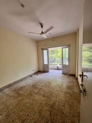 Room in 1 BHK Apartment at Andheri West – for Rent