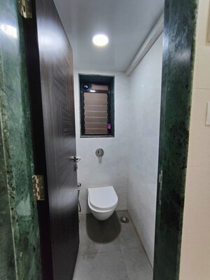 Bathroom in 1.5 BHK Apartment at Kachnar CHS Vasant Vihar, Vasant Vihar – for Rent