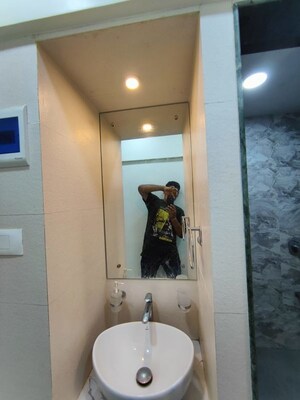 Bathroom in 1.5 BHK Apartment at Kachnar CHS Vasant Vihar, Vasant Vihar – for Rent