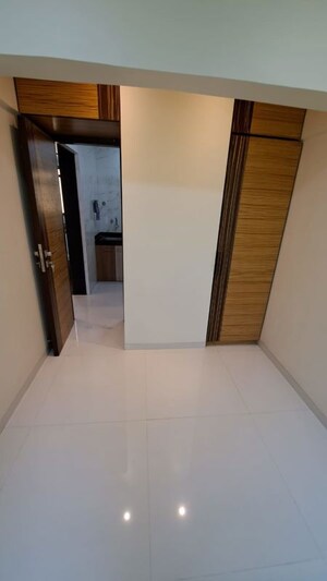 Room in 1.5 BHK Apartment at Kachnar CHS Vasant Vihar, Vasant Vihar – for Rent