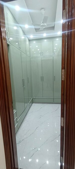 Building Lobby in 2 BHK Builder Floor at RWA Apartments Sector 30, Sector 30 – for Rent