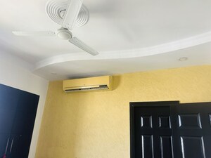 Furnished Amenities in 3.5 BHK Apartment at Unitech Uniworld Gardens, Sector 47 – for Rent