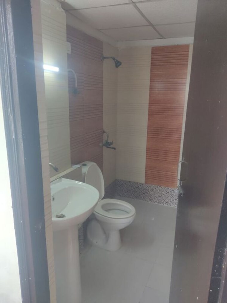 Bathroom, gardenia-gateway 2 Bedroom 1045 Sq.Ft. Apartment In Sector 75 Noida 10213253