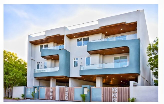 6+ BHK + Pooja Room,Servant Room,Study Room,Extra Room Independent House For Sale in Mansarovar Extension