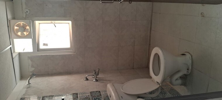 Bathroom, signature-global-proxima-phase-2 2 Bedroom 685 Sq.Ft. Apartment In Sector 89 Gurgaon 10213260