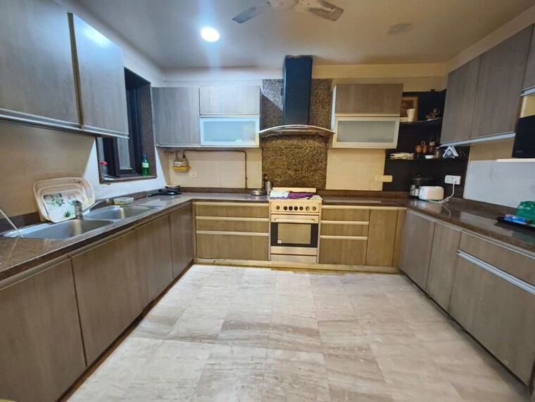 Kitchen, chittaranjan park 3 Bedroom 140 Sq.Yd. Builder Floor In Chittaranjan Park Delhi 10213264